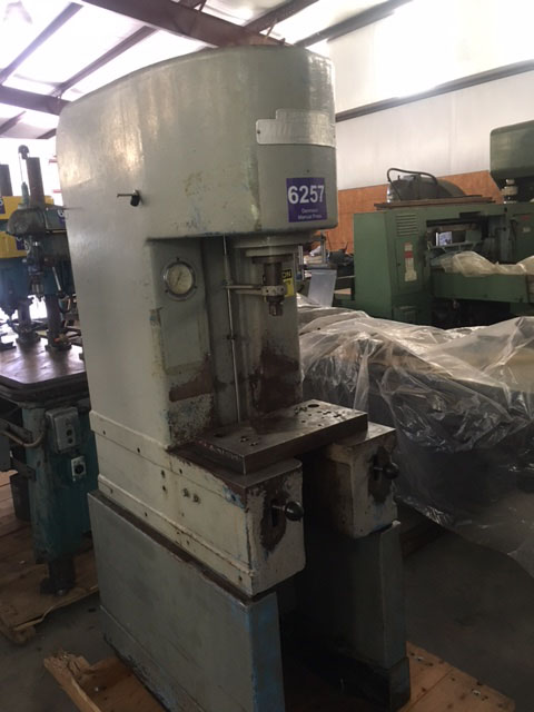 RR 384 Denison Multipress 8 Ton, a